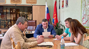 Глава города Эдуард Неганов провел очередное рабочее совещание, на котором обсудили ход строительства физкультурно-оздоровительного комплекса со спортивным залом